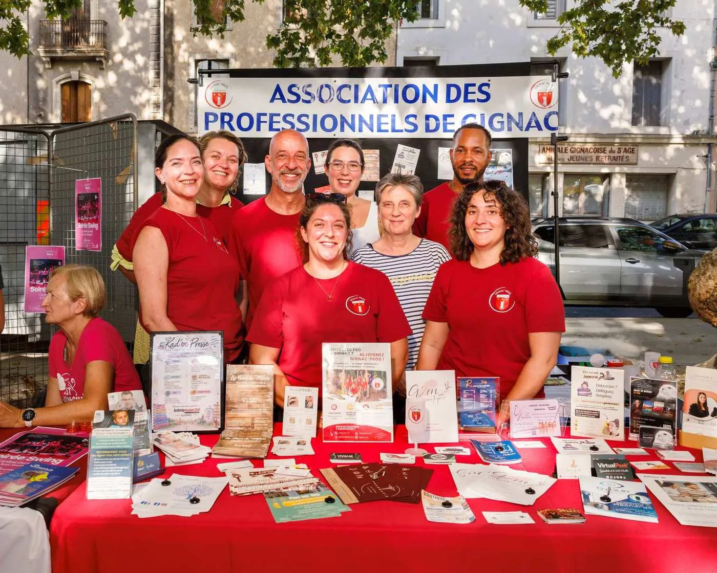 Bénévoles d’une association de Gignac sur leur stand